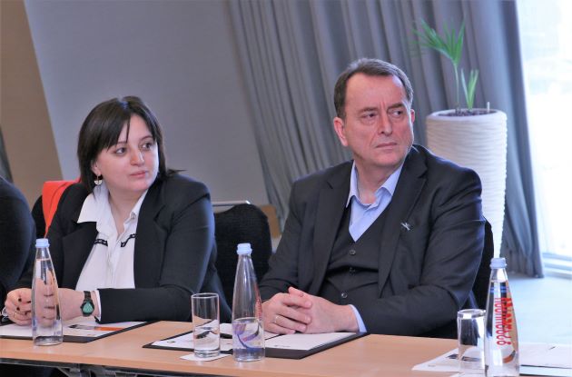 ილია ვერძაძე და  ლეილა ღოღობერიძე ფსიქოაქტიური საშუალებების მოხმარების პრევენციაზე გამართულ შეხვედრა-დისკუსიას  დაესწრნენ