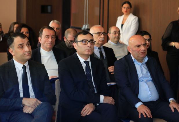 ტიტე აროშიძე და ილია ვერძაძე ''საზღვაო სფეროში დასაქმების ხელშეწყობის ქვეპროგრამის შედეგების შემაჯამებელ ღონისძიებას დაესწრნენ