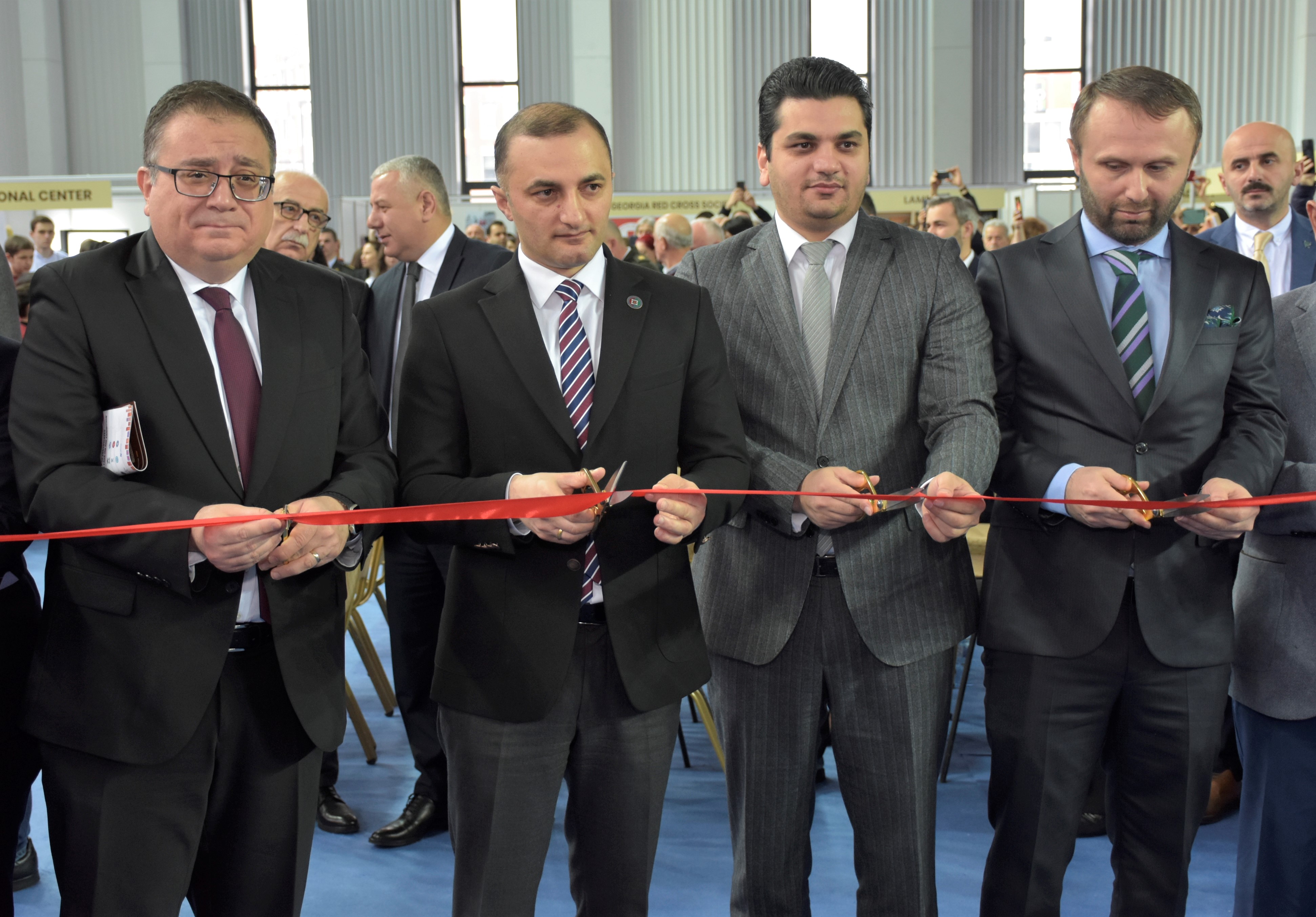 წიგნისა და უმაღლესი განათლების პირველი საერთაშორისო გამოფენა 