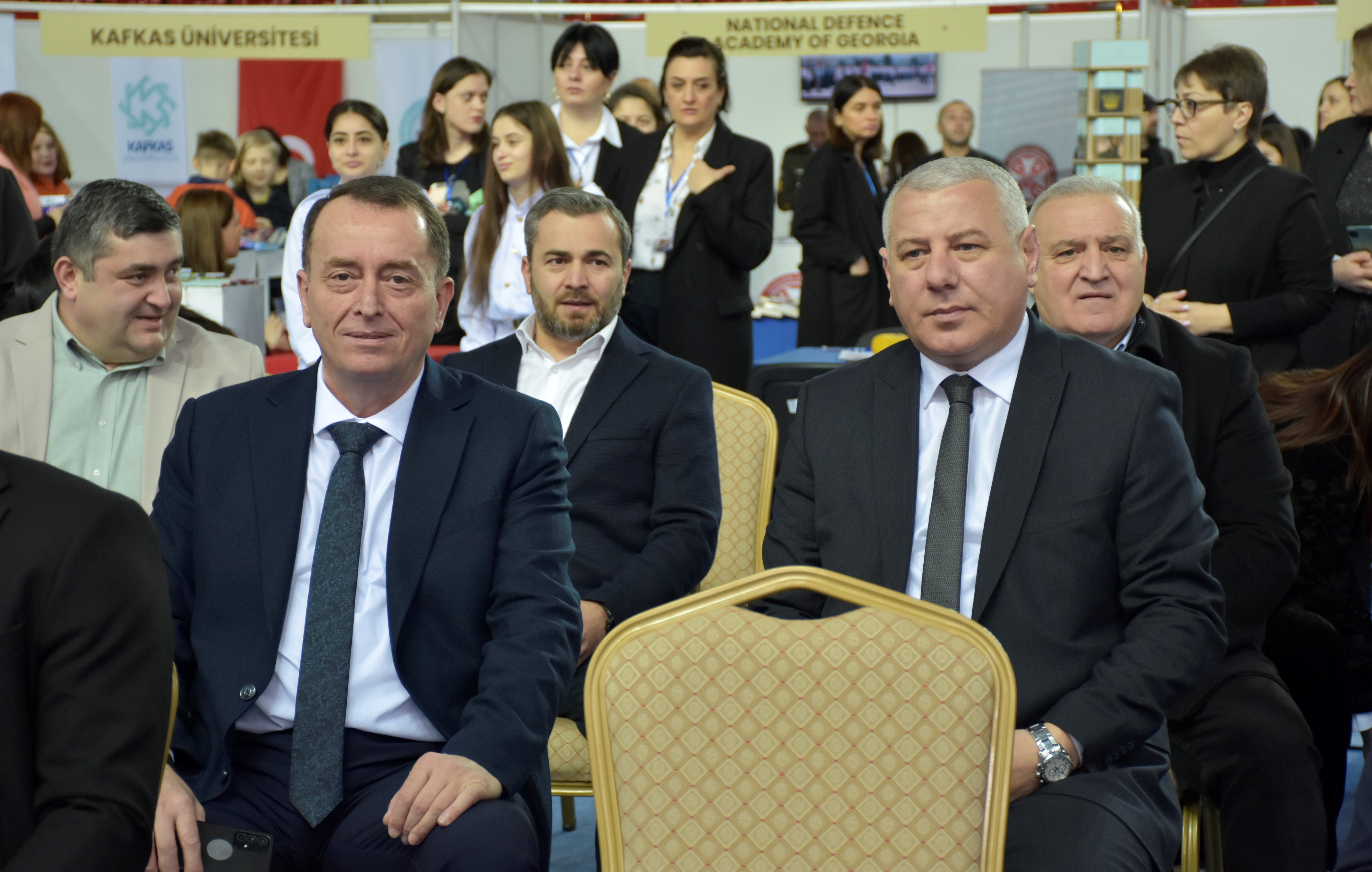 წიგნისა და უმაღლესი განათლების პირველი საერთაშორისო გამოფენა 