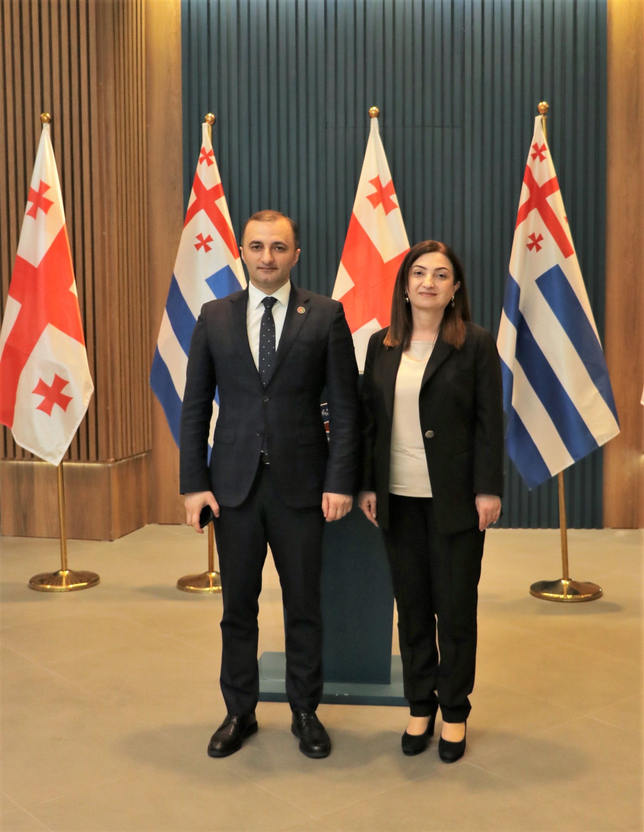 დავით გაბაიძე ქალაქ ბათუმში სომხეთის რესპუბლიკის გენერალურ კონსულს შეხვდა