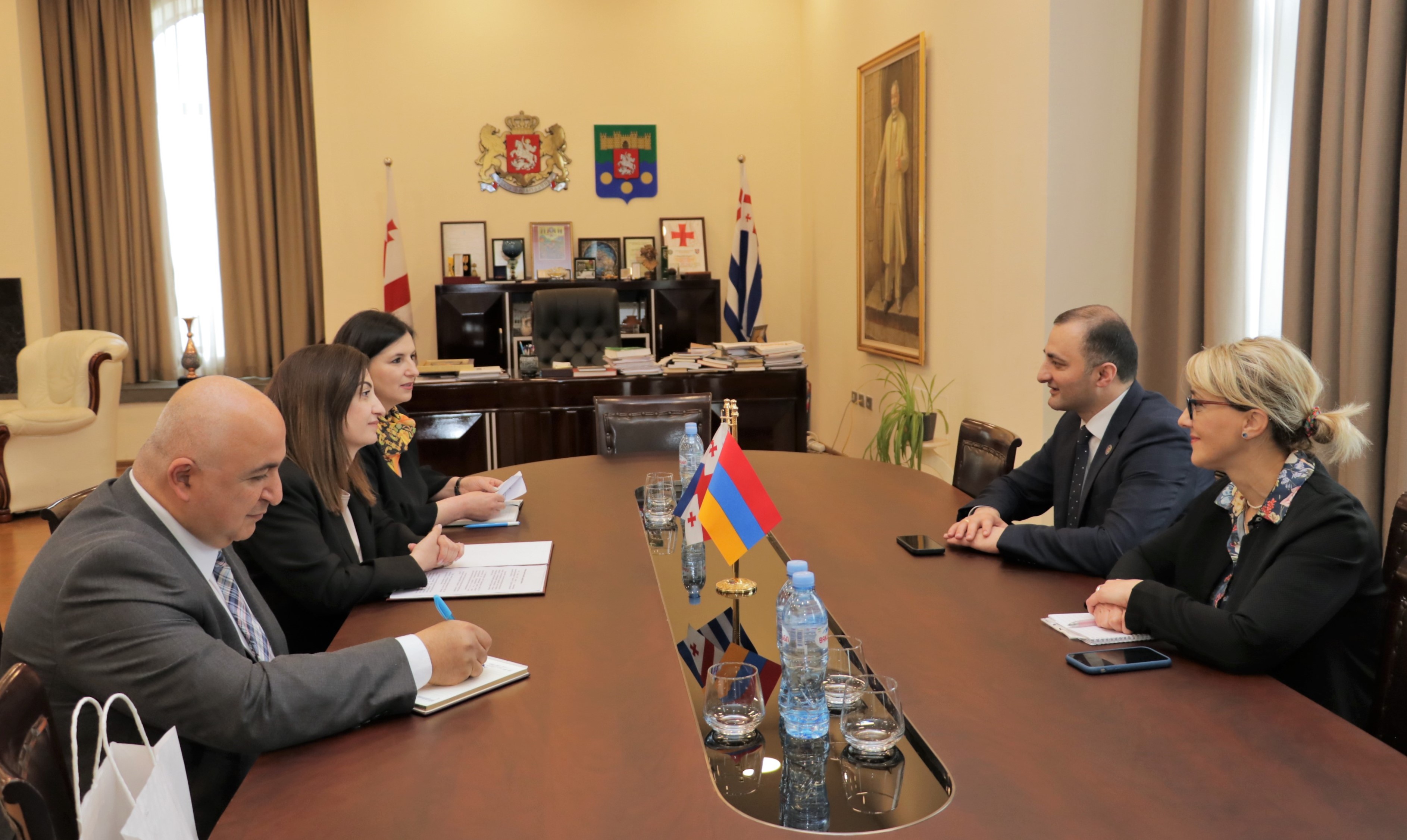 დავით გაბაიძე ქალაქ ბათუმში სომხეთის რესპუბლიკის გენერალურ კონსულს შეხვდა