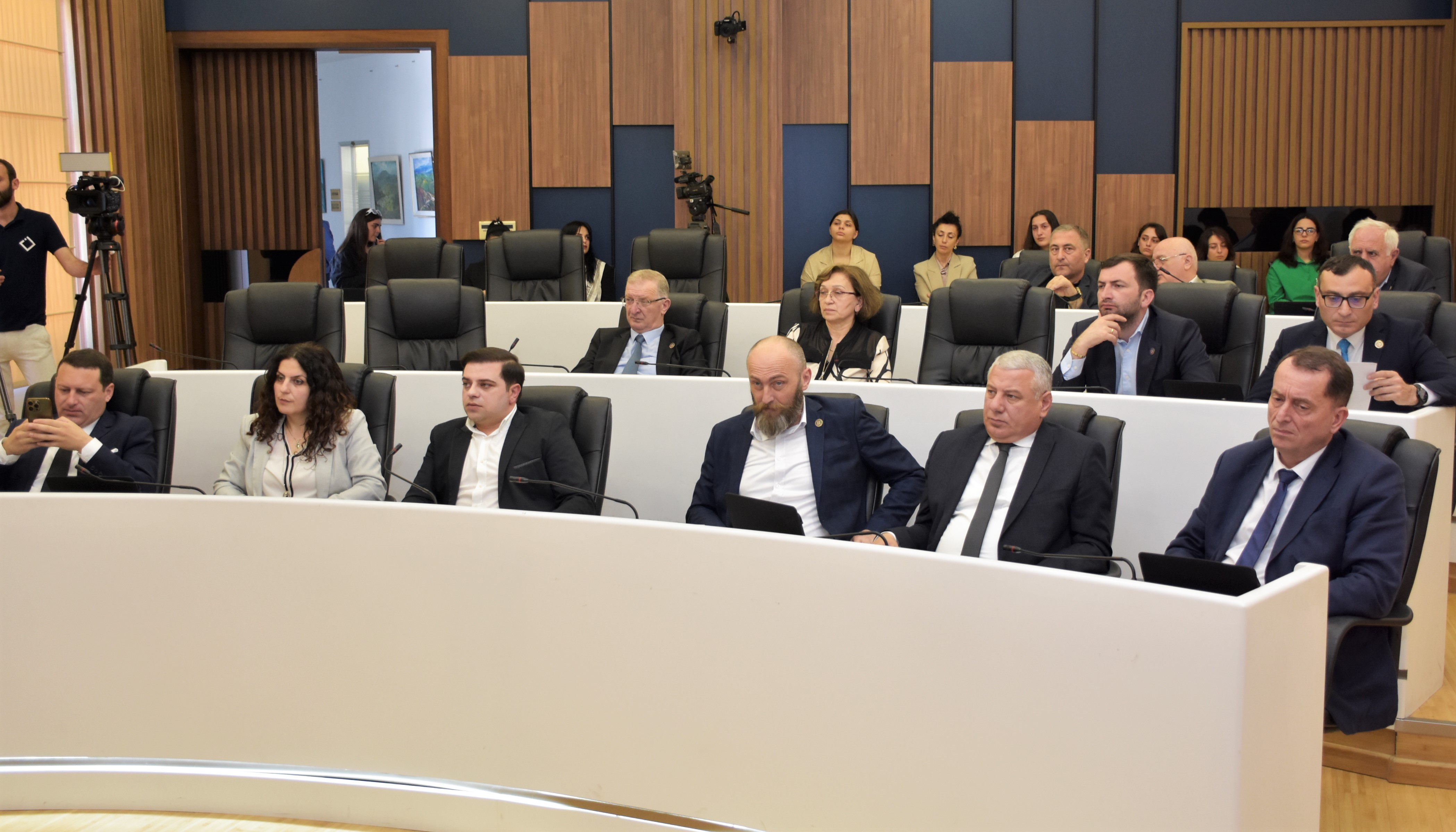 აჭარის უმაღლესი საბჭოს რიგგარეშე პლენარულ სხდომაზე ოთხი საკითხი განიხილეს