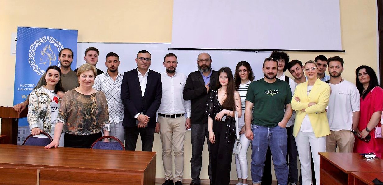 „დეპუტატის საათის“ ფორმატში ტიტე აროშიძე ბსუ-ს ბიზნესისა და ეკონომიკის ფაკულტეტის სტუდენტებს შეხვდა