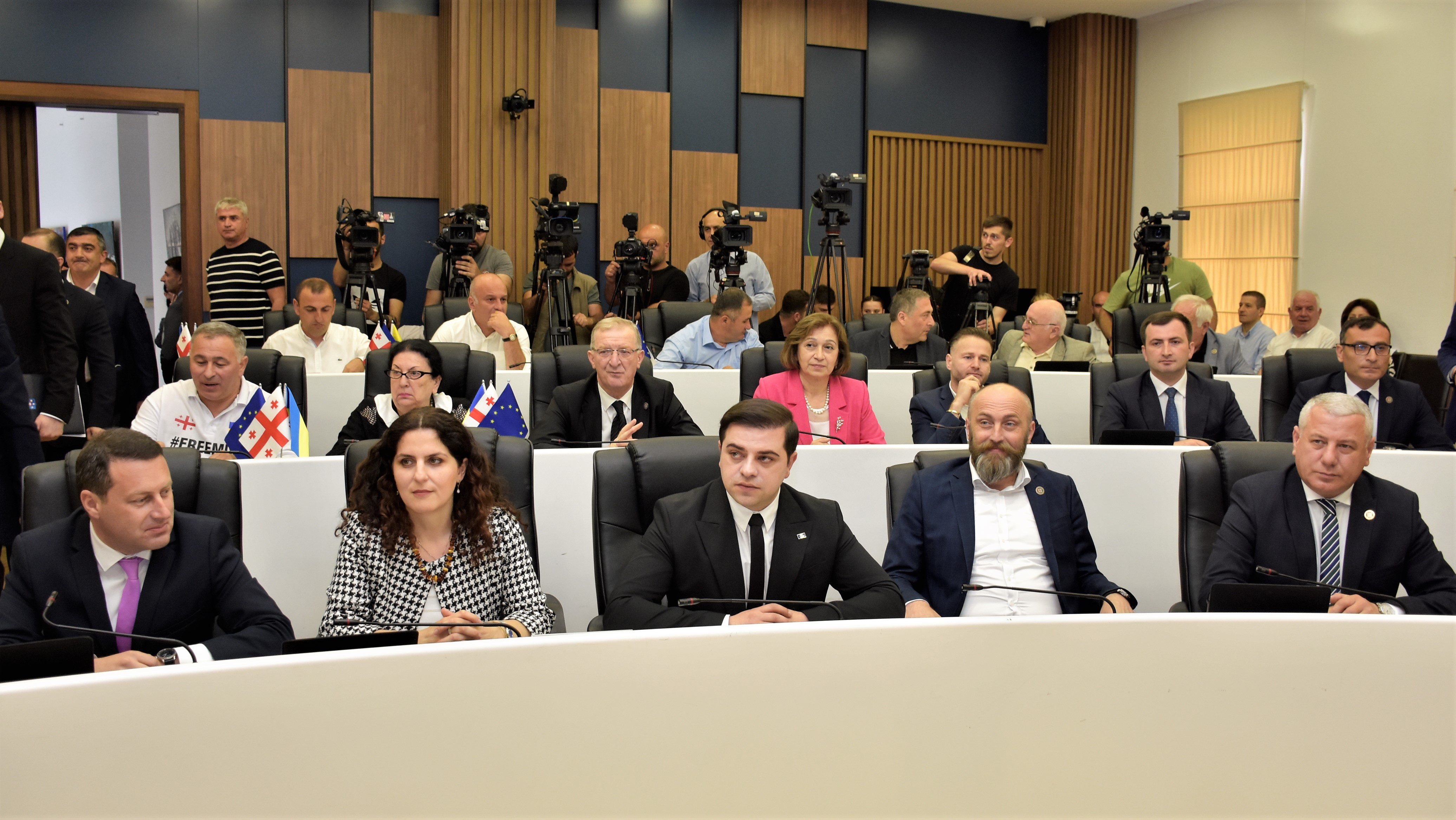 საგაზაფხულო სესია პლენარული სხდომით დაიხურა - კანონმდებლებმა აჭარის მთავრობის თავმჯდომარის ანგარიში მოისმინეს