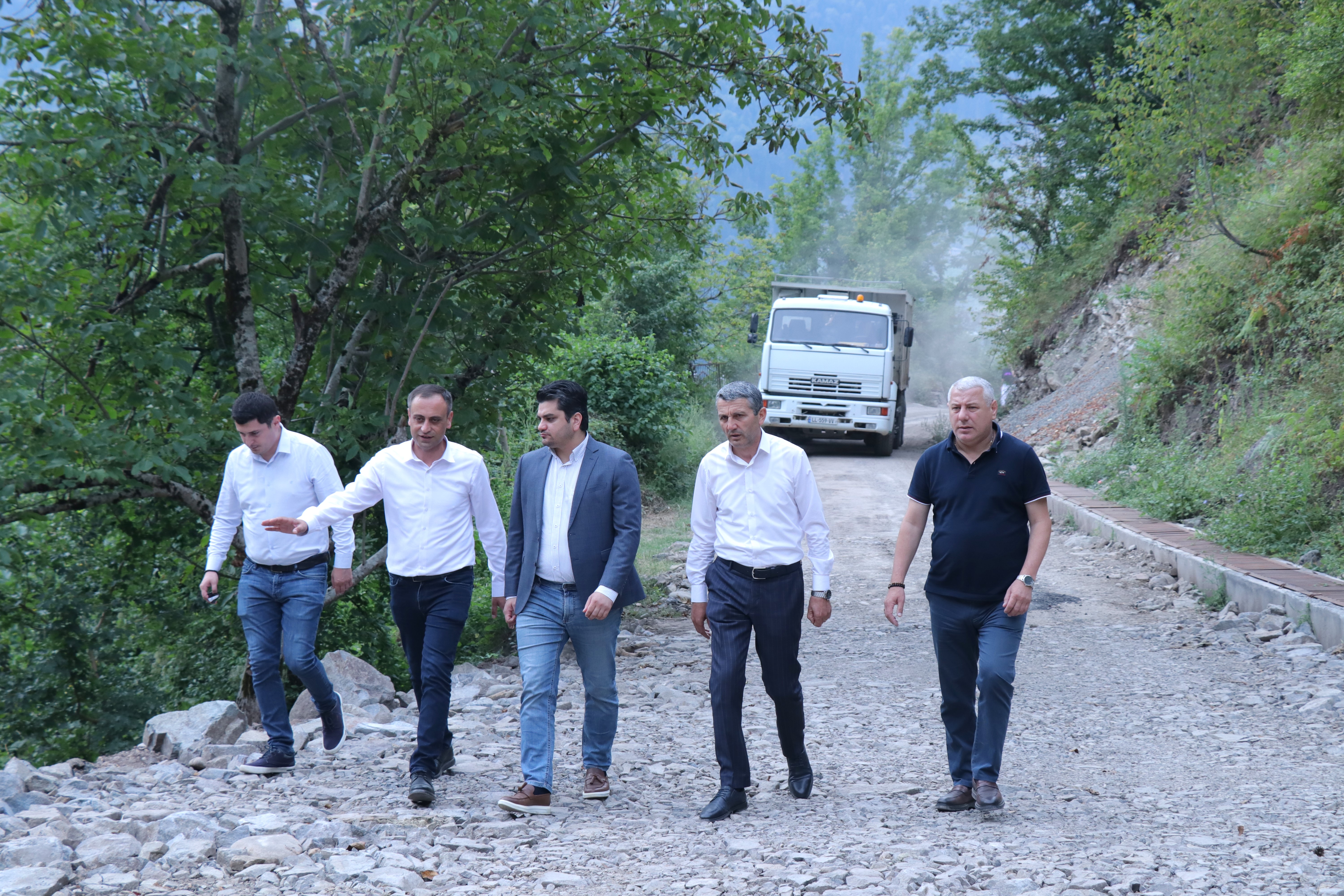 ფრიდონ ფუტკარაძე ჩანჩხალოს საავტომობილო გზის სარებილიტაციო სამუშაოებს გაეცნო