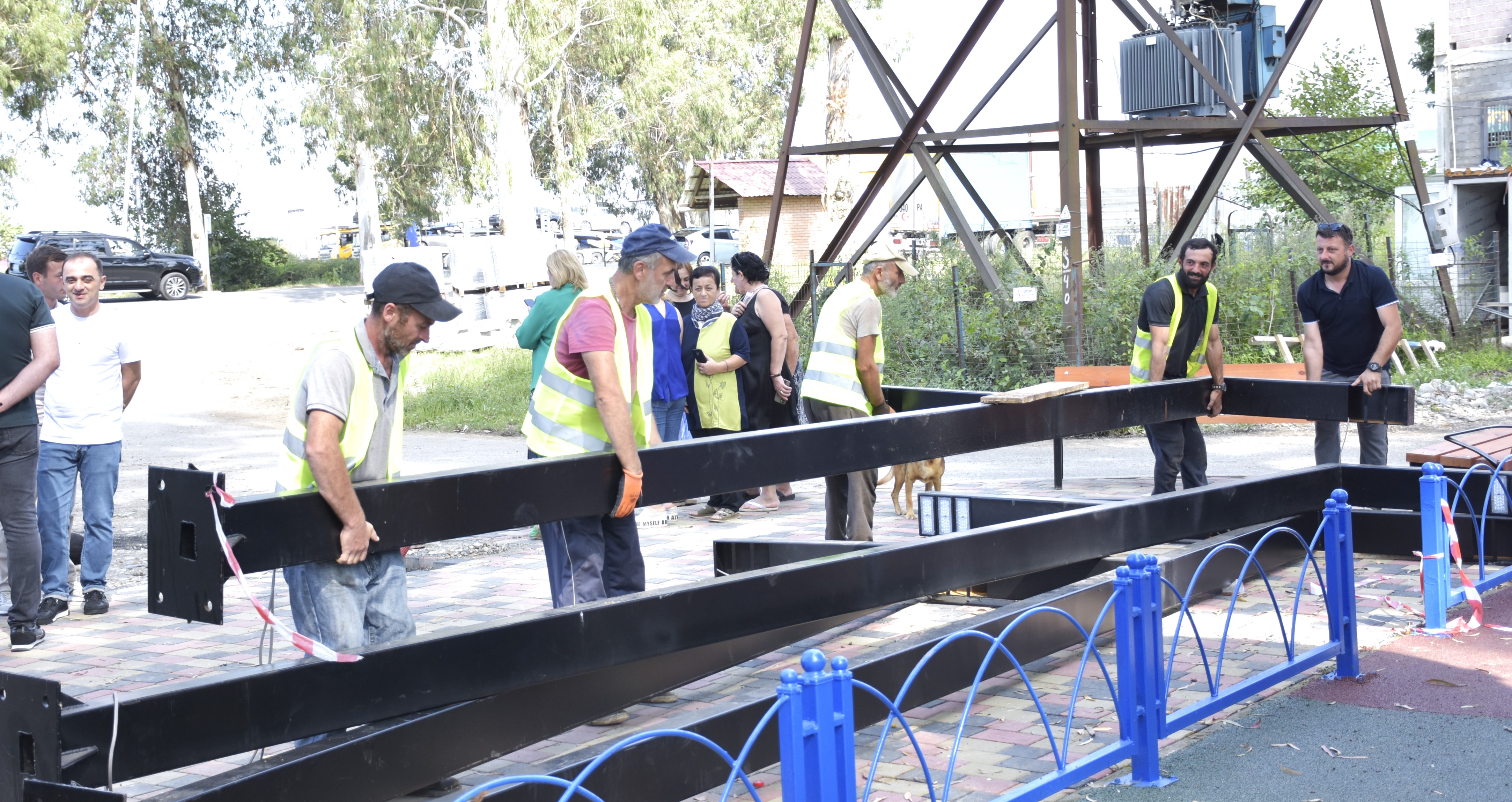 მირიან  მეფის ქუჩის N13-15-ის მიმდებარედ  სკვერი შენდება