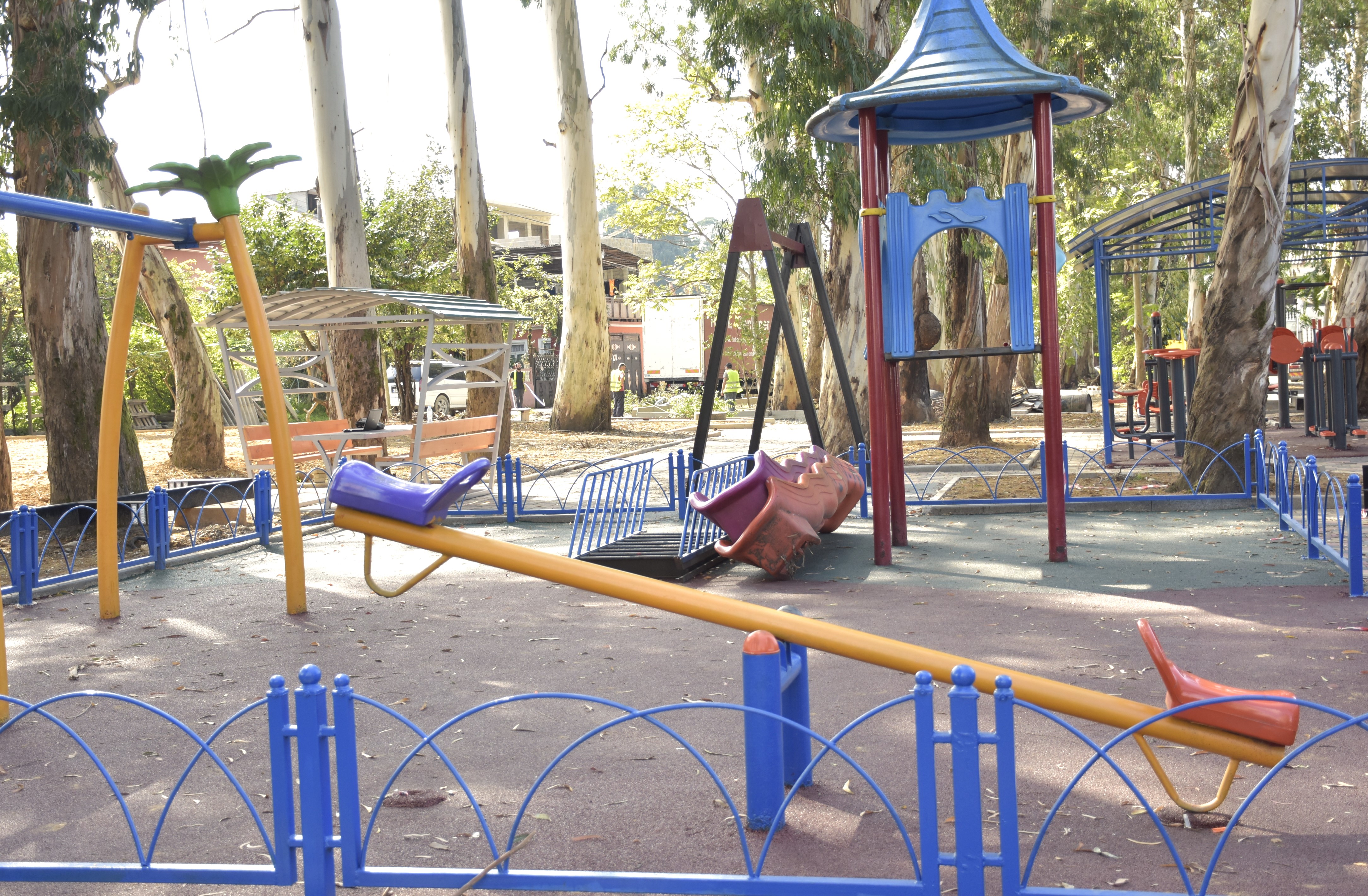 მირიან  მეფის ქუჩის N13-15-ის მიმდებარედ  სკვერი შენდება