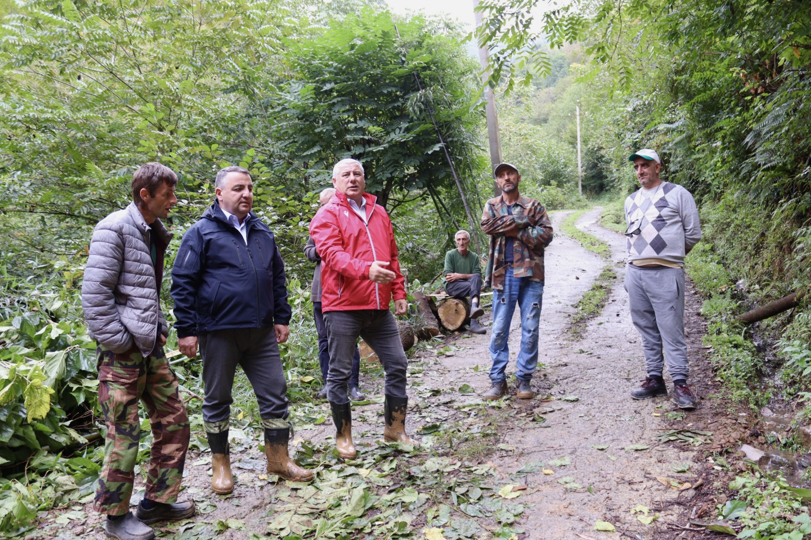 ფრიდონ ფუტკარაძე, ხელვაჩაურში, უხვი ნალექის შედეგად გამოწვეული მეწყრული პროცესების სალიკვიდაციო სამუშაოებს გაეცნო