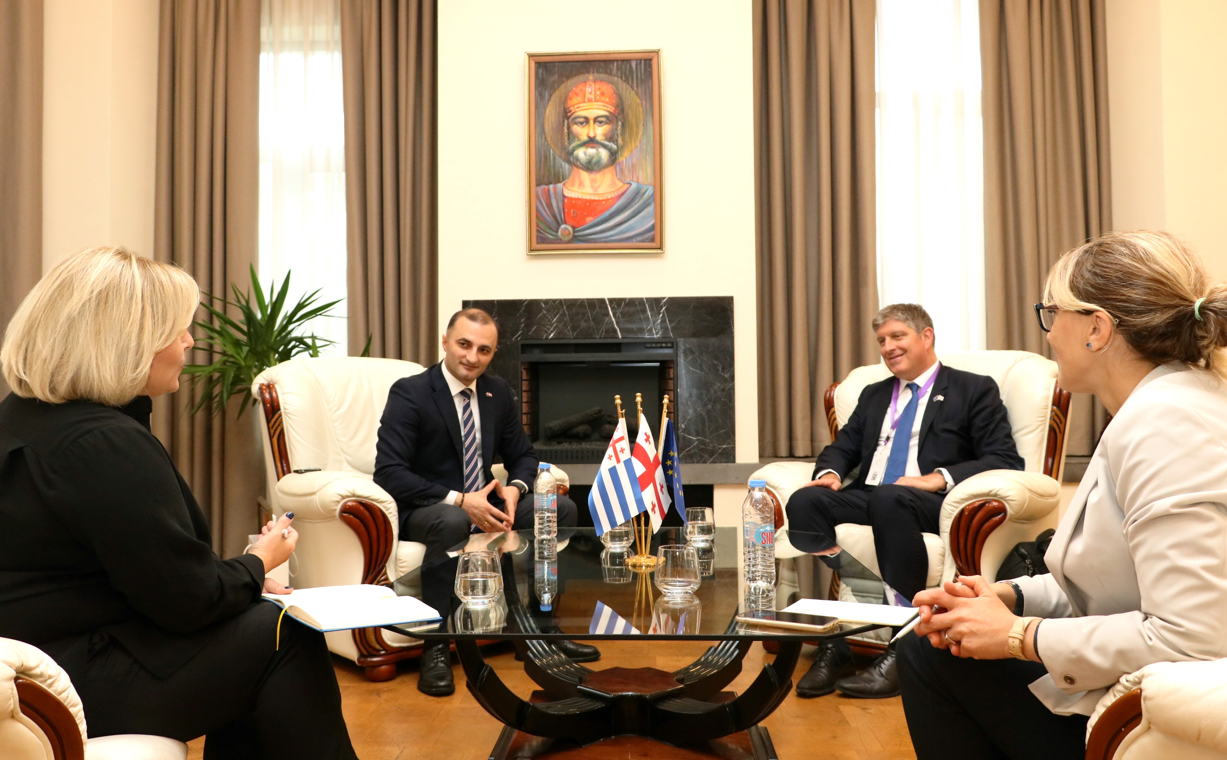 დავით გაბაიძე ნიკოლას სენდროვიჩს შეხვდა