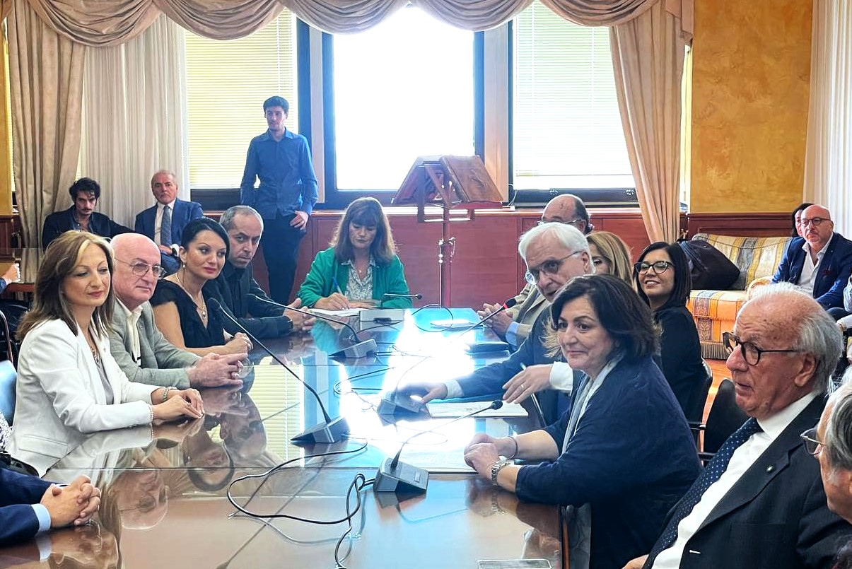 ირაკლი ჩავლეიშვილი, აჭარის დელეგაციასთან ერთად,  ქალაქ ნეაპოლში, კამპანიის რეგიონის საბჭოს თავმჯდომარის მოადგილეს შეხვდა