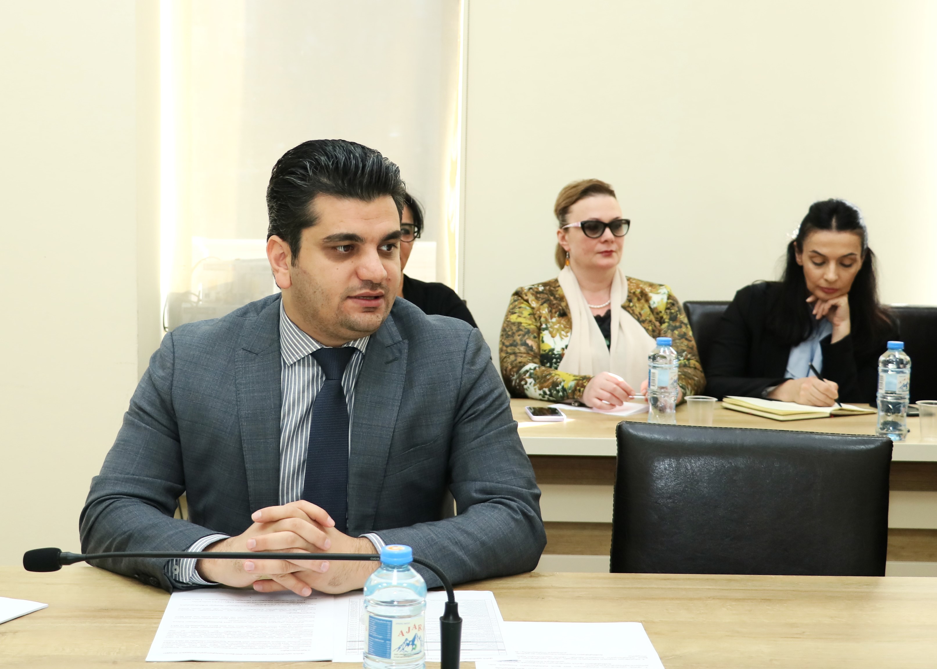 2024 წლის რესპუბლიკური ბიუჯეტის შესახებ კანონპროექტი საფინანსო-საბიუჯეტო და ეკონომიკურ საკითხთა  კომიტეტის სხდომაზე განიხილეს