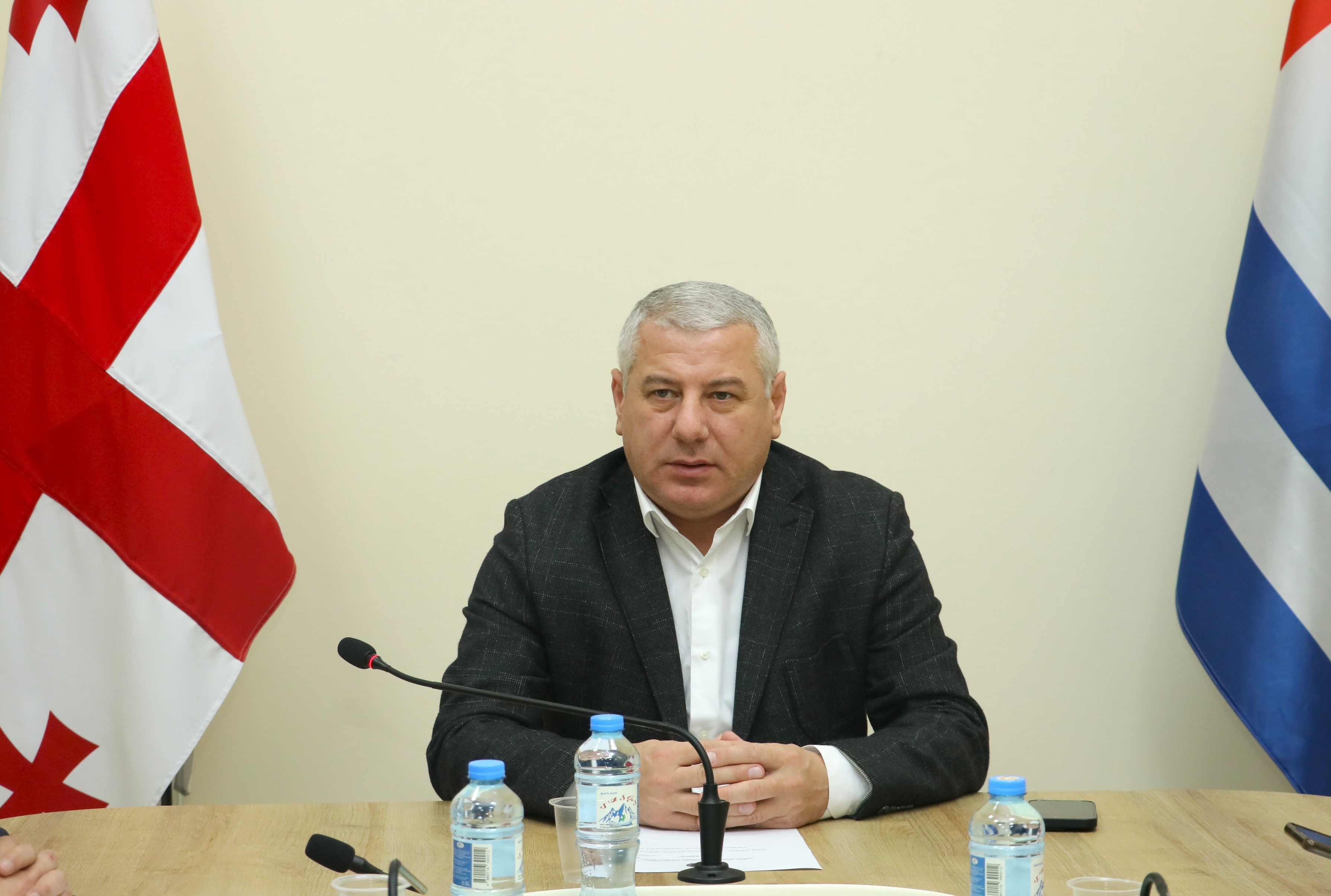 &nbsp;&nbsp;აგრარულ და გარემოს დაცვის საკითხთა კომიტეტმა ,,აგროსერვის ცენტრის“ ხელმძღვანელის ინფორმაცია ცნობად მიიღო