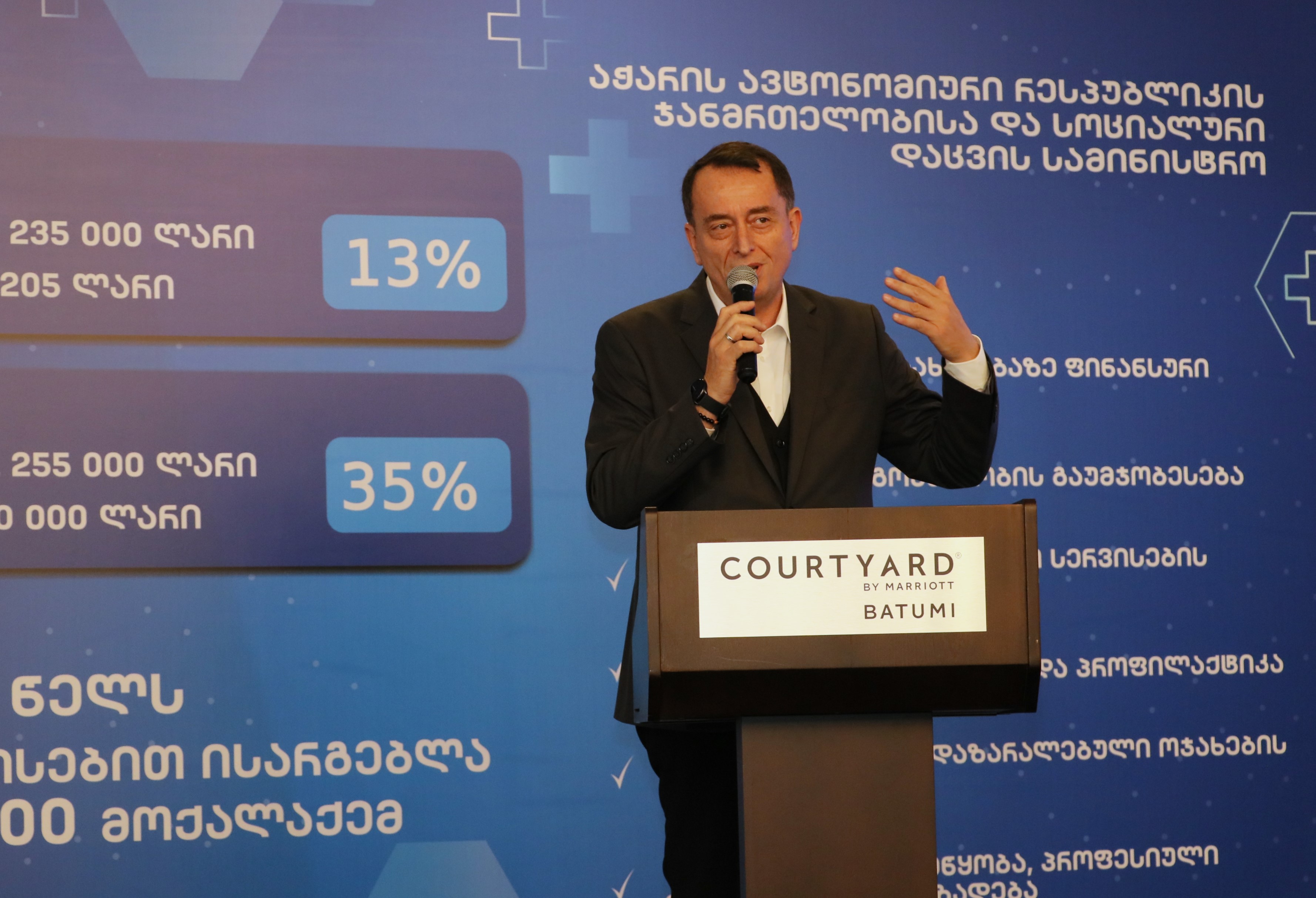 დავით გაბაიძემ მედიკოსებს პროფესიული დღე მიულოცა