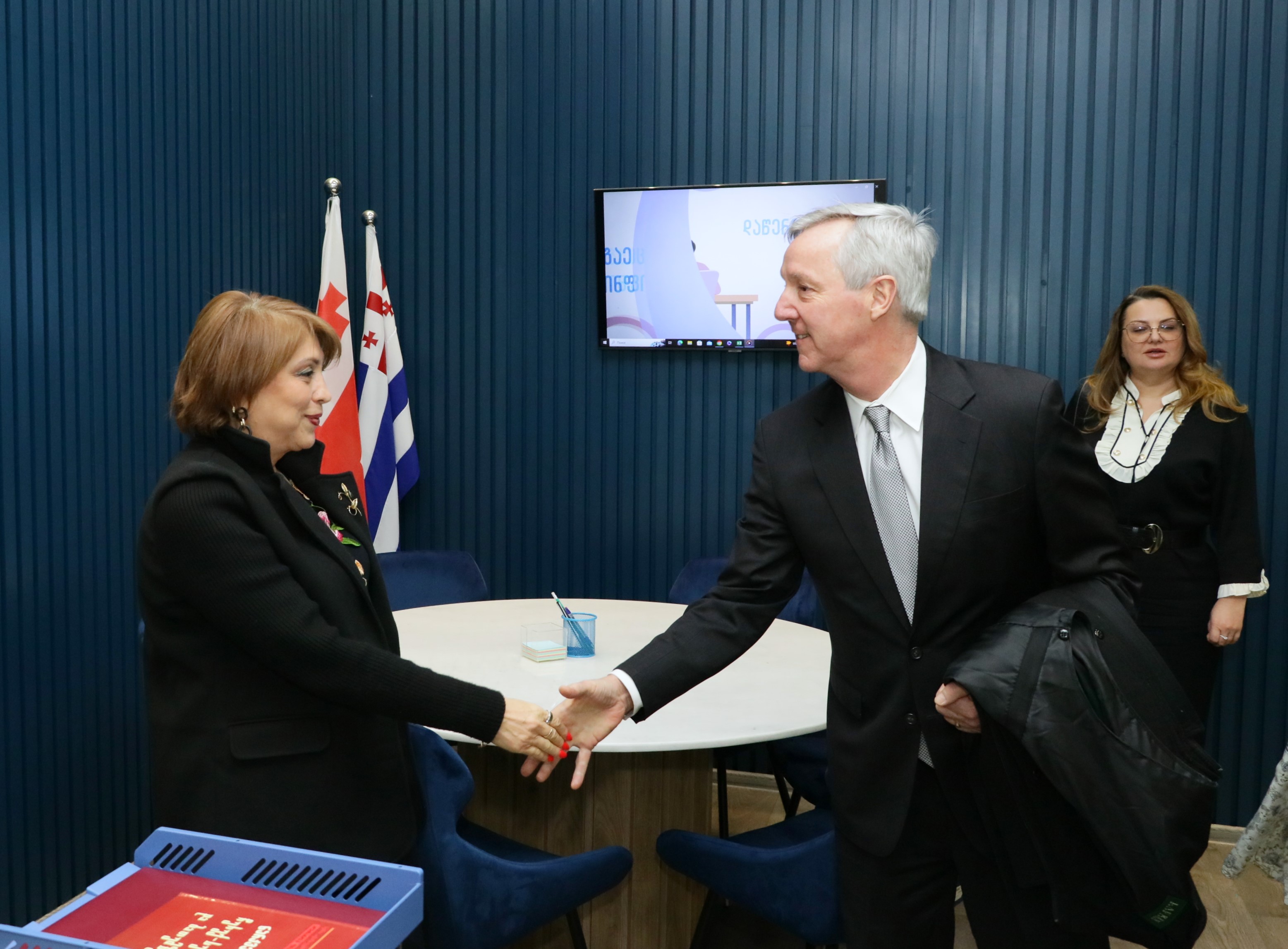 დავით გაბაიძე და ტიტე აროშიძე საარჩევნო სისტემების საერთაშორისო ფონდის (IFES) წარმომადგენლებს შეხვდნენ