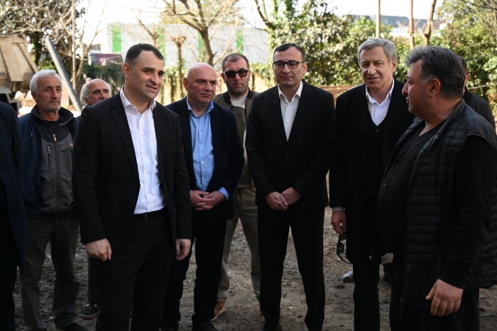 ტიტე აროშიძე ცოტნე დადიანის ქუჩის კეთილმოწყობის სამუშაოებს გაეცნო