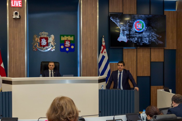           აჭარის უმაღლეს საბჭოში, „მინისტრის საათის“ ფორმატში, ფინანსთა და ეკონომიკის მინისტრს - ჯაბა ფუტკარაძეს მოუსმინეს