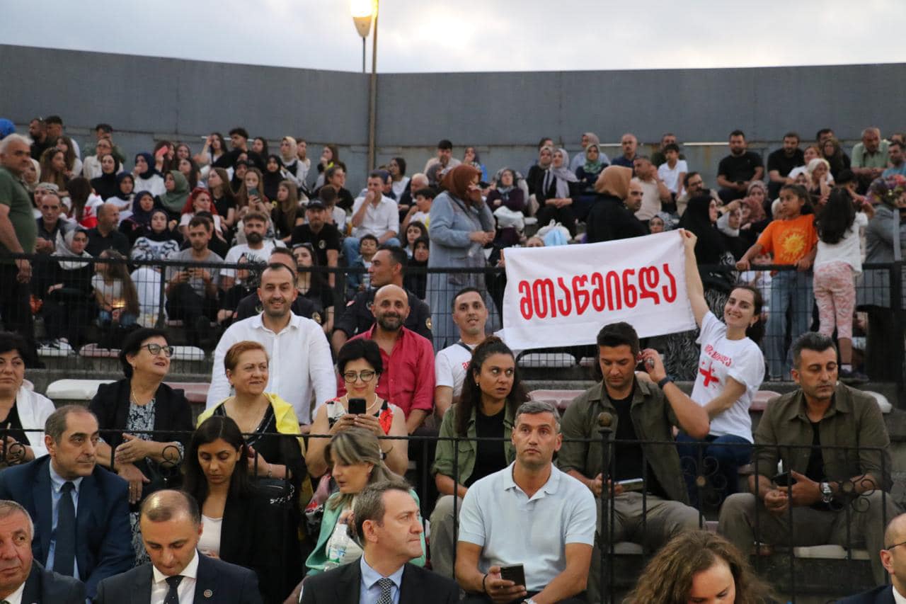 აჭარის დელეგაცია თურქეთის ქალაქ ინეგოლში, კავკასიის ფოლკლორისა და კულტურის დღეებს დაესწრო