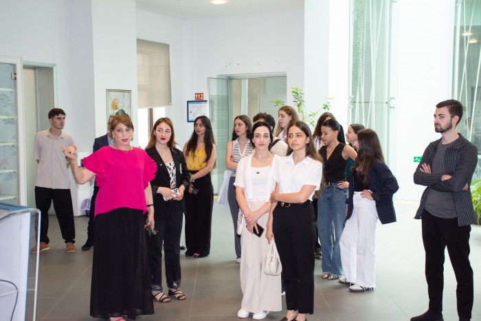 დავით გაბაიძე, პროექტის - „ვიზიტები სახელმწიფო უწყებებში“ მონაწილე სტუდენტებს შეხვდა