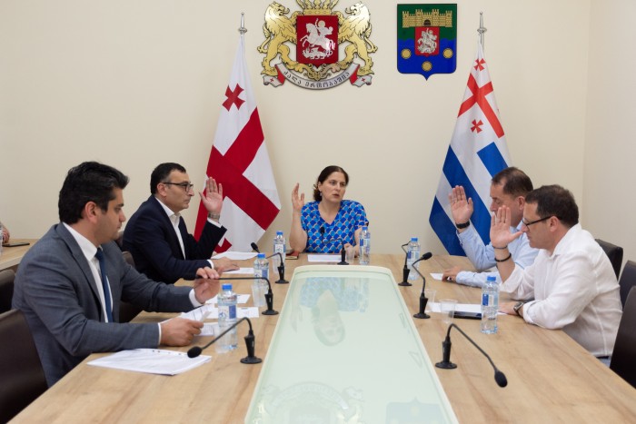 წამყვან კომიტეტში კორექტირებულ ბიუჯეტს მხარი დაუჭირეს