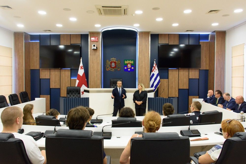 აჭარის უმაღლეს საბჭოს პოლონელი ახალგაზრდები ეწვივნენ