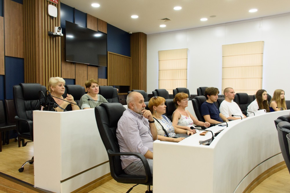 აჭარის უმაღლეს საბჭოს პოლონელი ახალგაზრდები ეწვივნენ