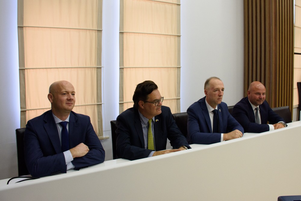 აჭარის უმაღლეს საბჭოს პოლონელი ახალგაზრდები ეწვივნენ