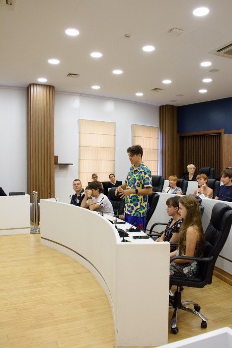 აჭარის უმაღლეს საბჭოს პოლონელი ახალგაზრდები ეწვივნენ