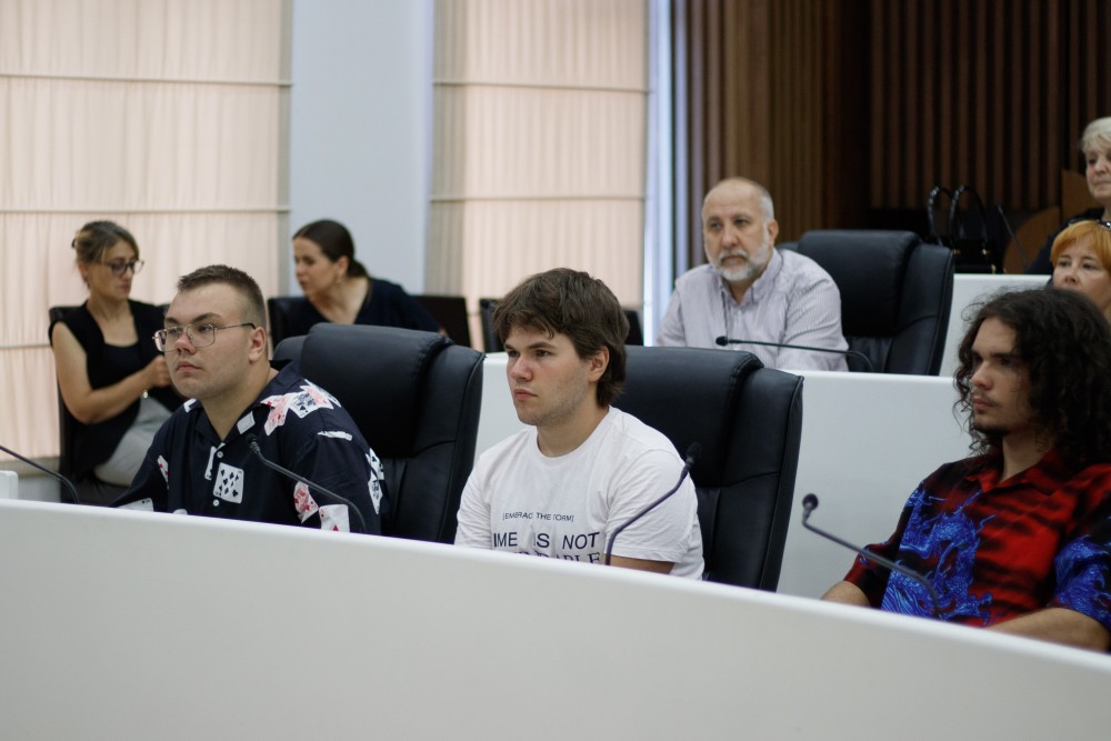 აჭარის უმაღლეს საბჭოს პოლონელი ახალგაზრდები ეწვივნენ