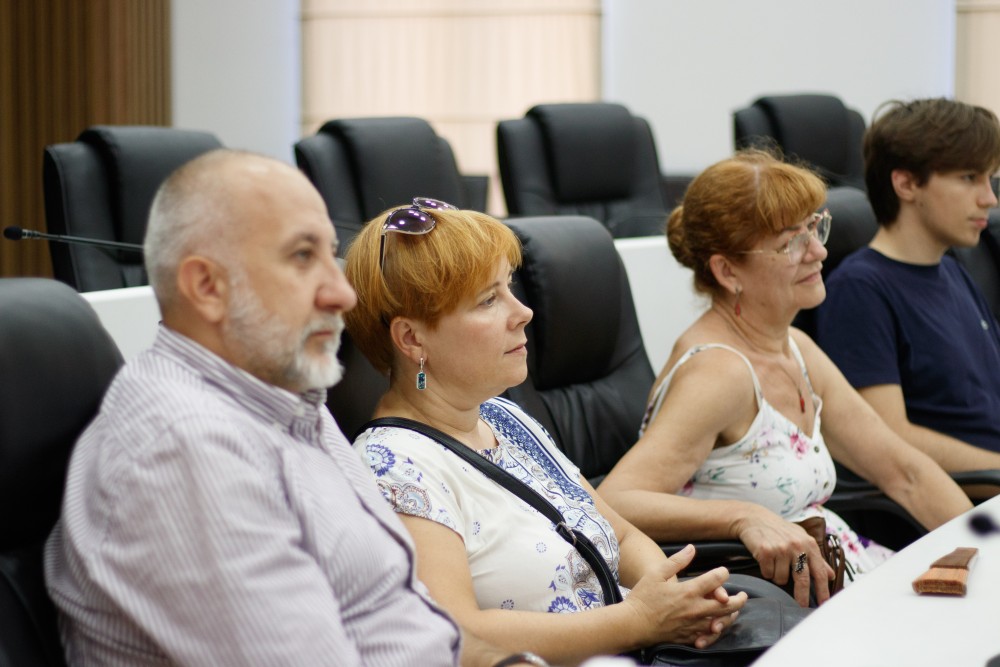 აჭარის უმაღლეს საბჭოს პოლონელი ახალგაზრდები ეწვივნენ