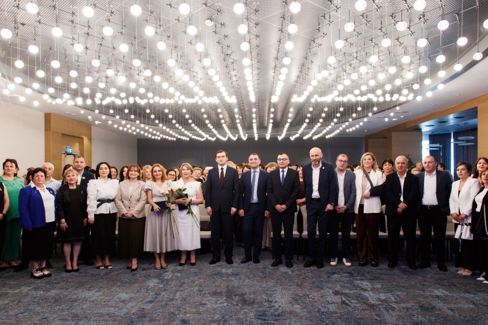 გამარჯვებული პედაგოგების დაჯილდოება