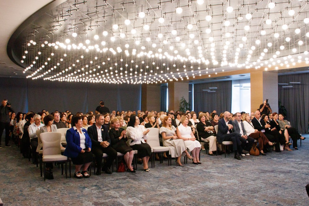 გამარჯვებული პედაგოგების დაჯილდოება