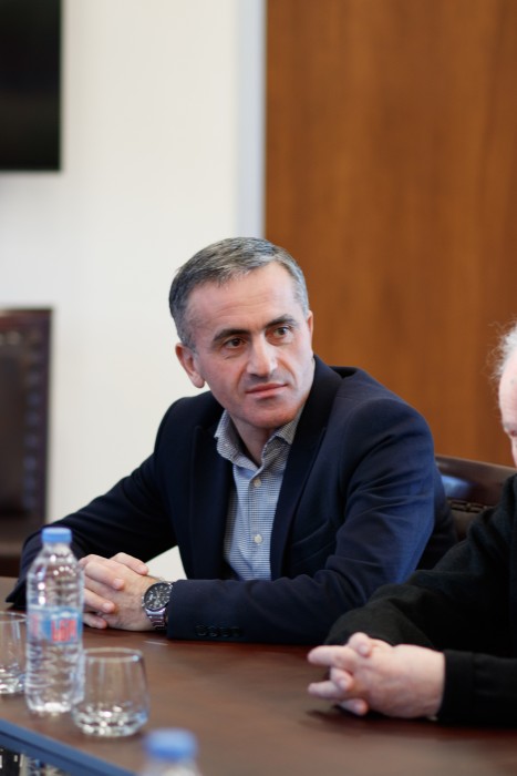 დავით გაბაიძემ მეცნიერ-თანამშრომლები დააჯილდოვა