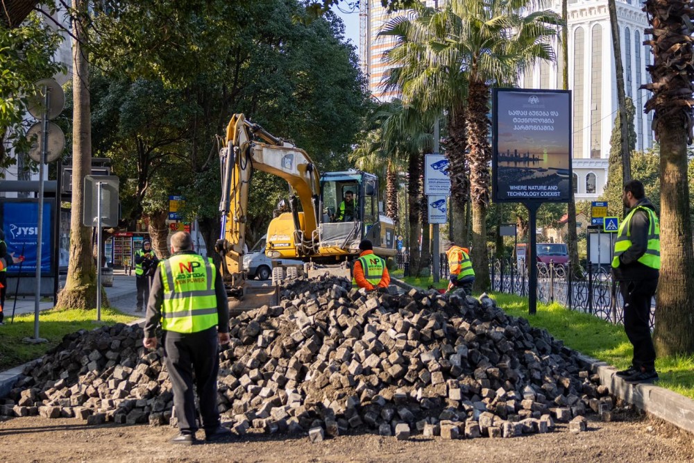 ბათუმში რუსთაველისა და გოგებაშვილის ქუჩების რეაბილიტაცია დაიწყო