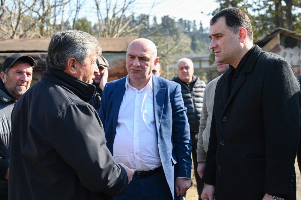 რამაზ ჯინჭარაძე კახაბრის ადმინისტრაციულ ერთეულში მიმდინარე ინფრასტრუქტურულ სამუშაოებს გაეცნო