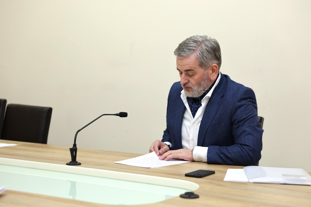 საკონსტიტუციო, იურიდიულ და საპროცედურო საკითხთა კომიტეტის სხდომაზე უსკო წევრობის კანდიდატებს მოუსმინეს