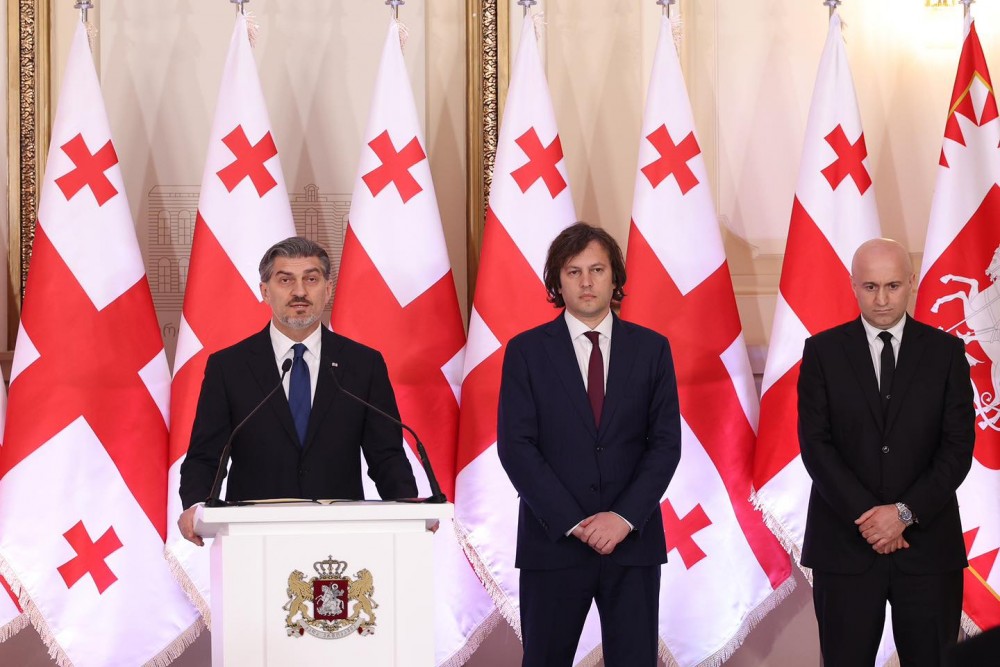 საქართველოს პრეზიდენტმა აჭარის უმაღლეს საბჭოს მთავრობის თავმჯდომარის თანამდებობაზე დასამტიკცებლად სულხან თამაზაშვილის კანდიდატურა წარუდგინა