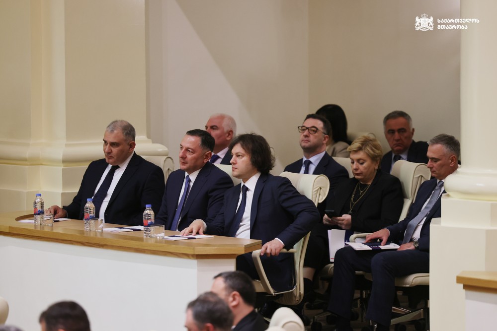 აჭარის უმაღლესი საბჭოსა და მთავრობის თავმჯდომარეები - დავით გაბაიძე და სულხან თამაზაშვილი საქართველოს პარლამენტის პლენარულ სხდომას დაესწრნენ.  