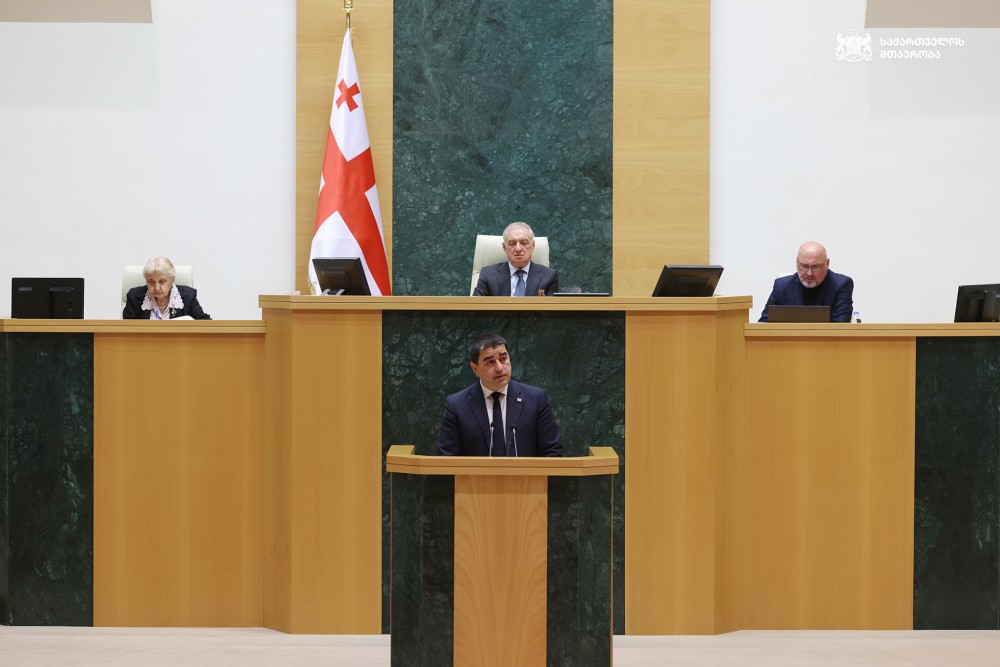 აჭარის უმაღლესი საბჭოსა და მთავრობის თავმჯდომარეები - დავით გაბაიძე და სულხან თამაზაშვილი საქართველოს პარლამენტის პლენარულ სხდომას დაესწრნენ.  