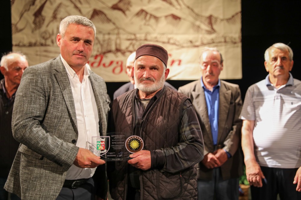  ხულოში ღვაწლმოსილი ადამიანები დააჯილდოვეს