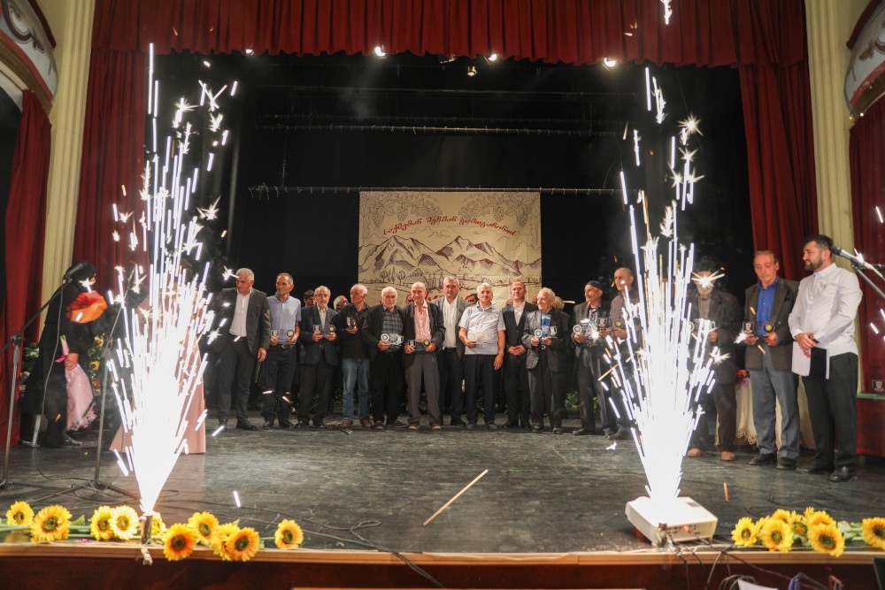  ხულოში ღვაწლმოსილი ადამიანები დააჯილდოვეს