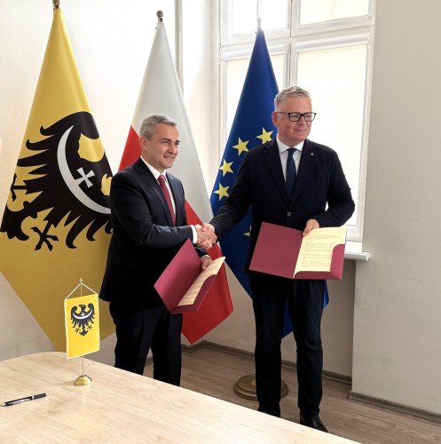 უმაღლესი საბჭოს აპარატსა და ქვემო სილეზიის სავოევოდოს მარშალის ოფისს შორის  ურთიერთგაგების მემორანდუმი გაფორმდა