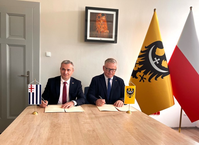 უმაღლესი საბჭოს აპარატსა და ქვემო სილეზიის სავოევოდოს მარშალის ოფისს შორის  ურთიერთგაგების მემორანდუმი გაფორმდა