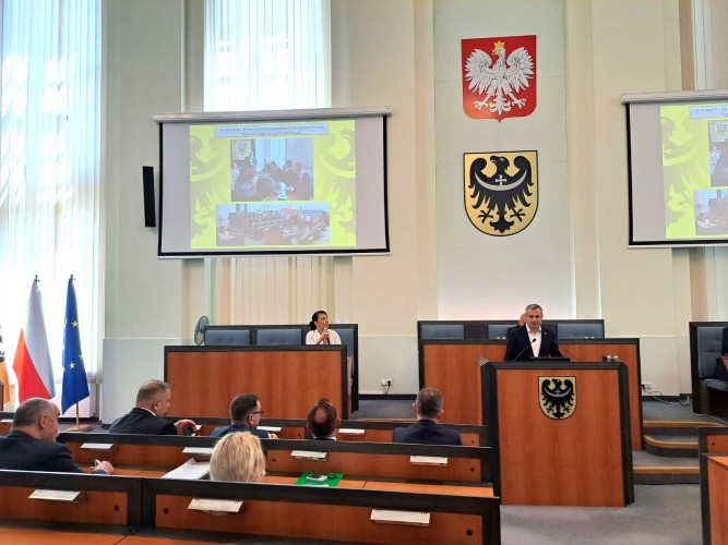 უმაღლესი საბჭოს აპარატსა და ქვემო სილეზიის სავოევოდოს მარშალის ოფისს შორის  ურთიერთგაგების მემორანდუმი გაფორმდა