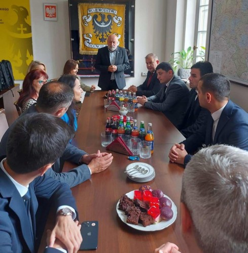 უმაღლესი საბჭოს აპარატსა და ქვემო სილეზიის სავოევოდოს მარშალის ოფისს შორის  ურთიერთგაგების მემორანდუმი გაფორმდა