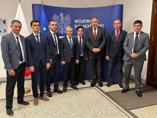 უმაღლესი საბჭოს აპარატსა და ქვემო სილეზიის სავოევოდოს მარშალის ოფისს შორის  ურთიერთგაგების მემორანდუმი გაფორმდა