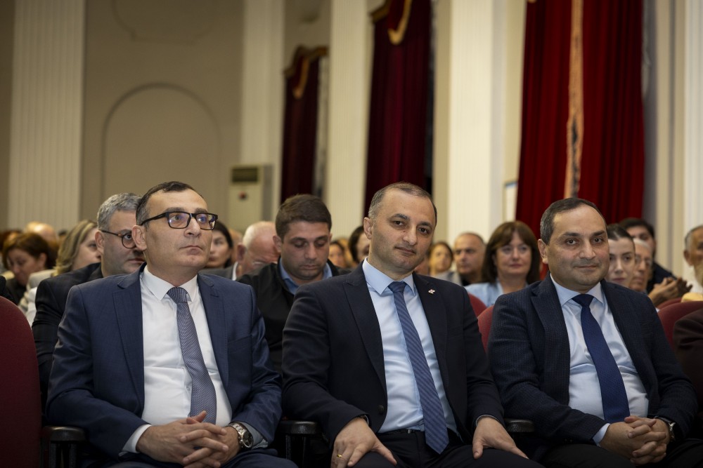 დავით გაბაიძე ბათუმის სახელმწიფო უნივერსიტეტში გამართულ სამეცნიერო ღონისძიებას დაესწრო