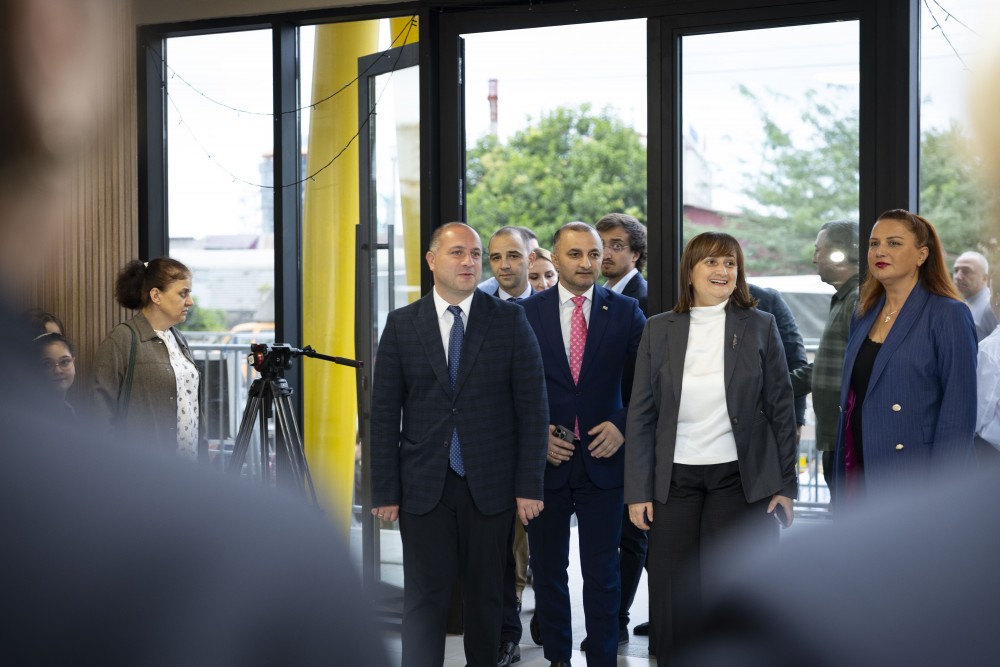 ჯილდოები წარმატებულ და ღვაწლმოსილ პედაგოგებს 