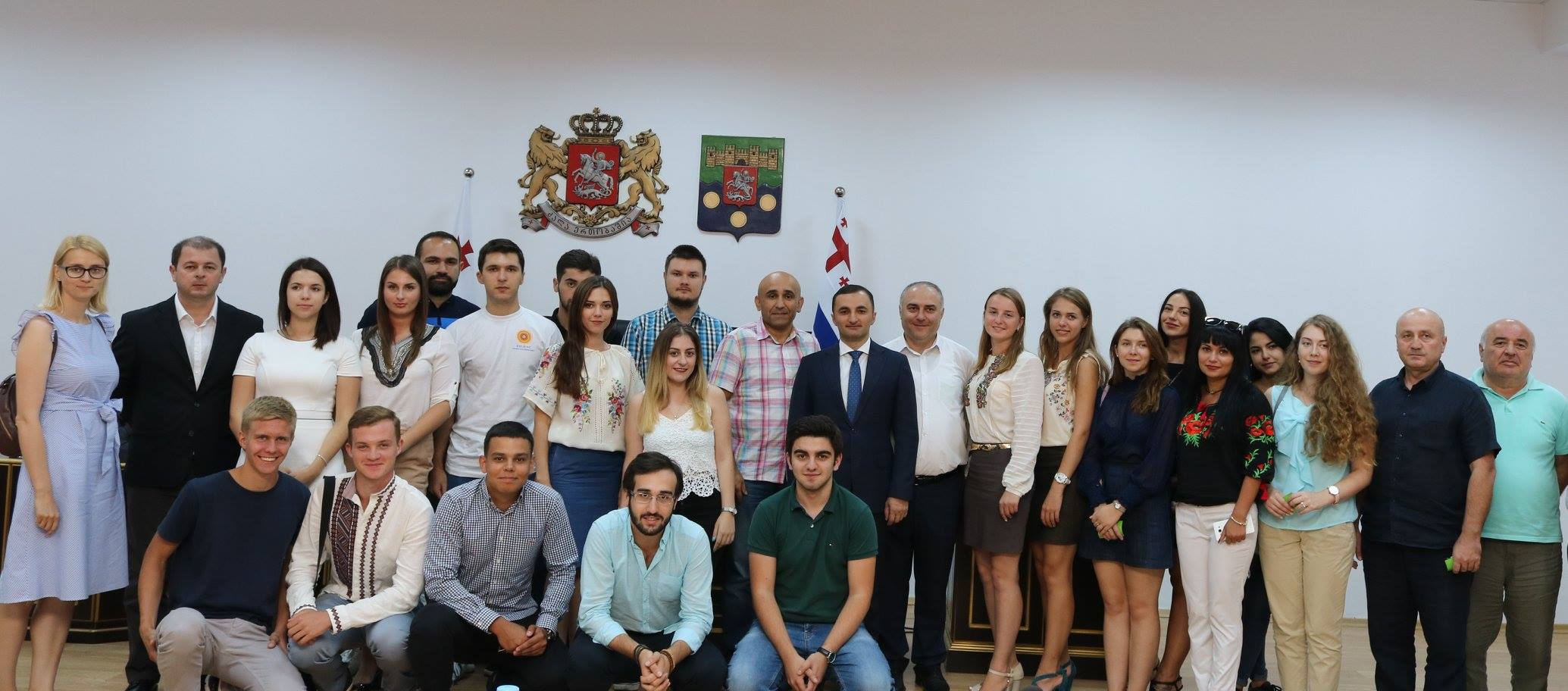 დავით გაბაიძე საზაფხულო სკოლის მონაწილეებს შეხვდა