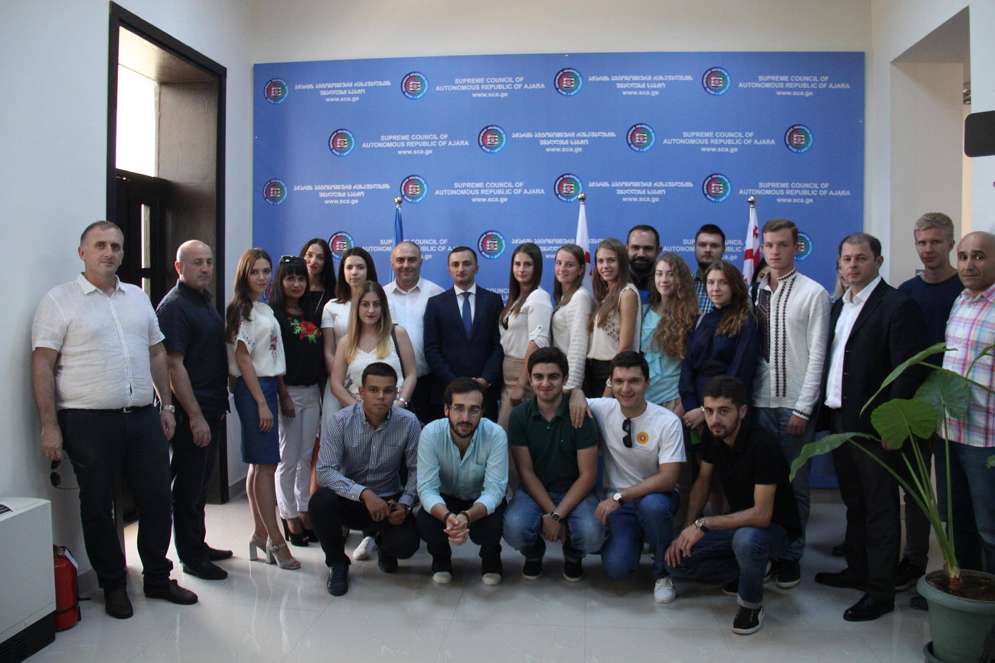 დავით გაბაიძე საზაფხულო სკოლის მონაწილეებს შეხვდა